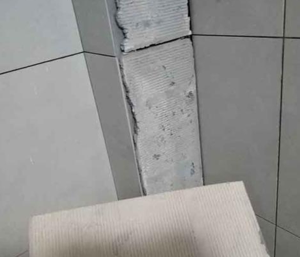 澄海瓷砖空鼓维修公司分享下厨房瓷砖脱落的补救措施。
